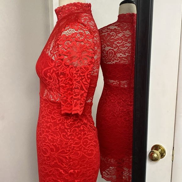 Elegant Red Lace Dress - Picture 7 of 10